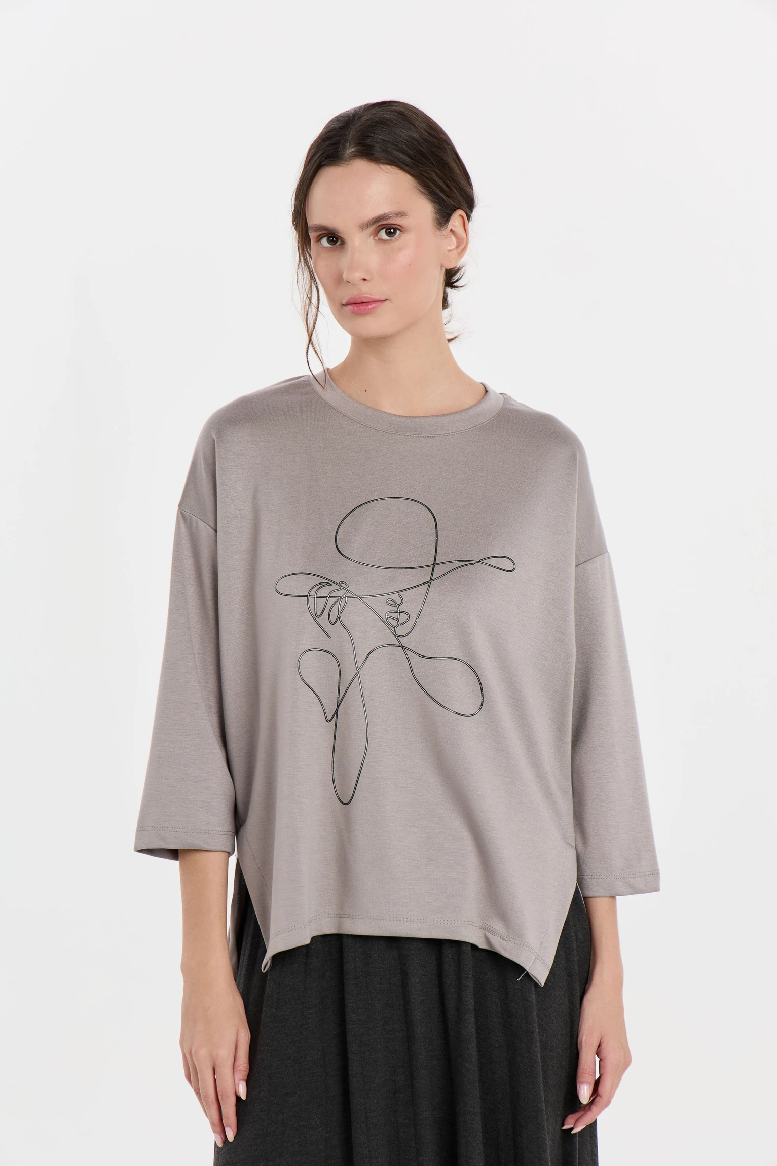 СВИТШОТ ОВЕРСАЙЗ С ТЕРМОАППЛИКАЦИЕЙ купить в FASHION | Цена 4600₽