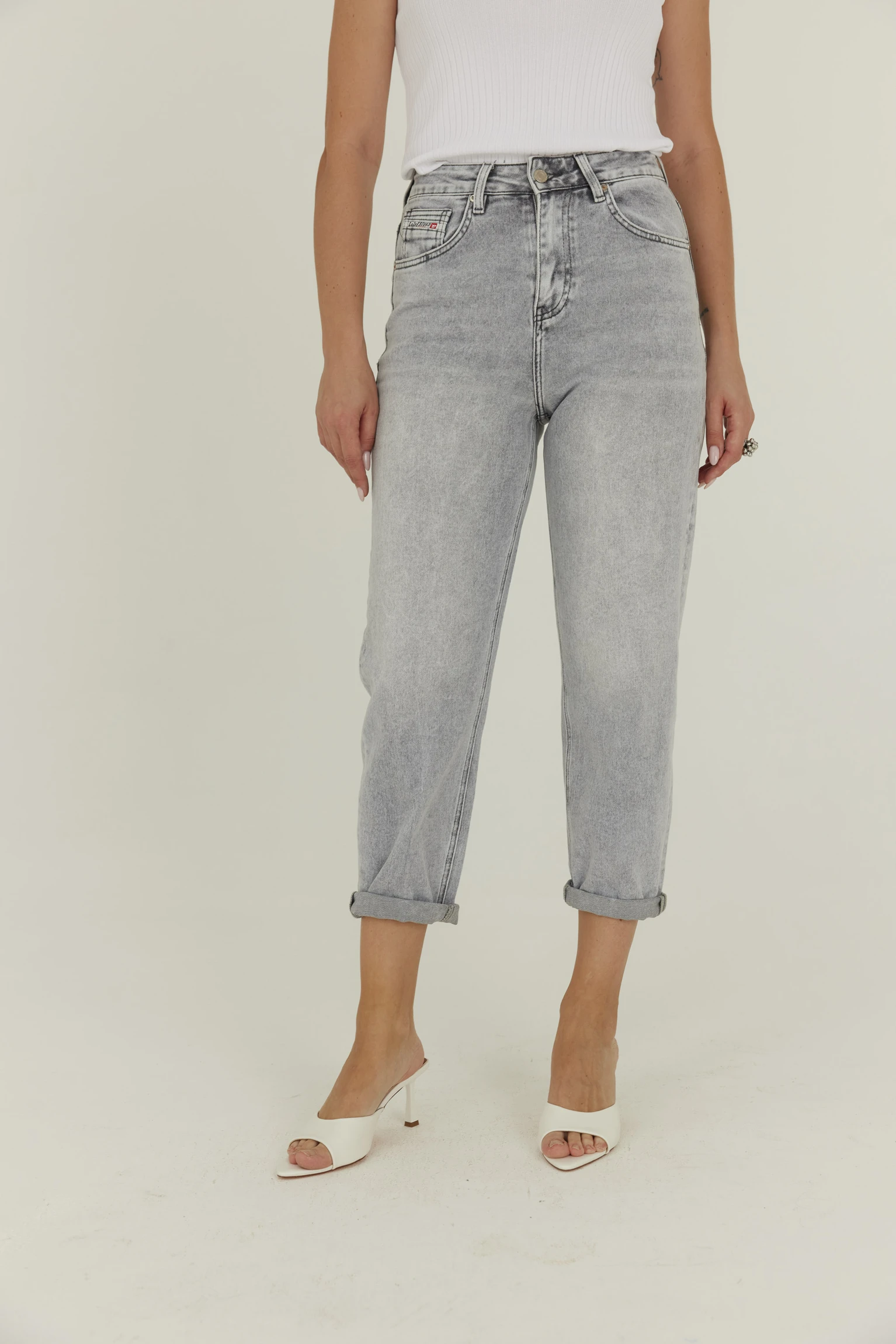 ДЖИНСЫ SLIM FIT купить в LOLOBLUES | Цена 3570₽