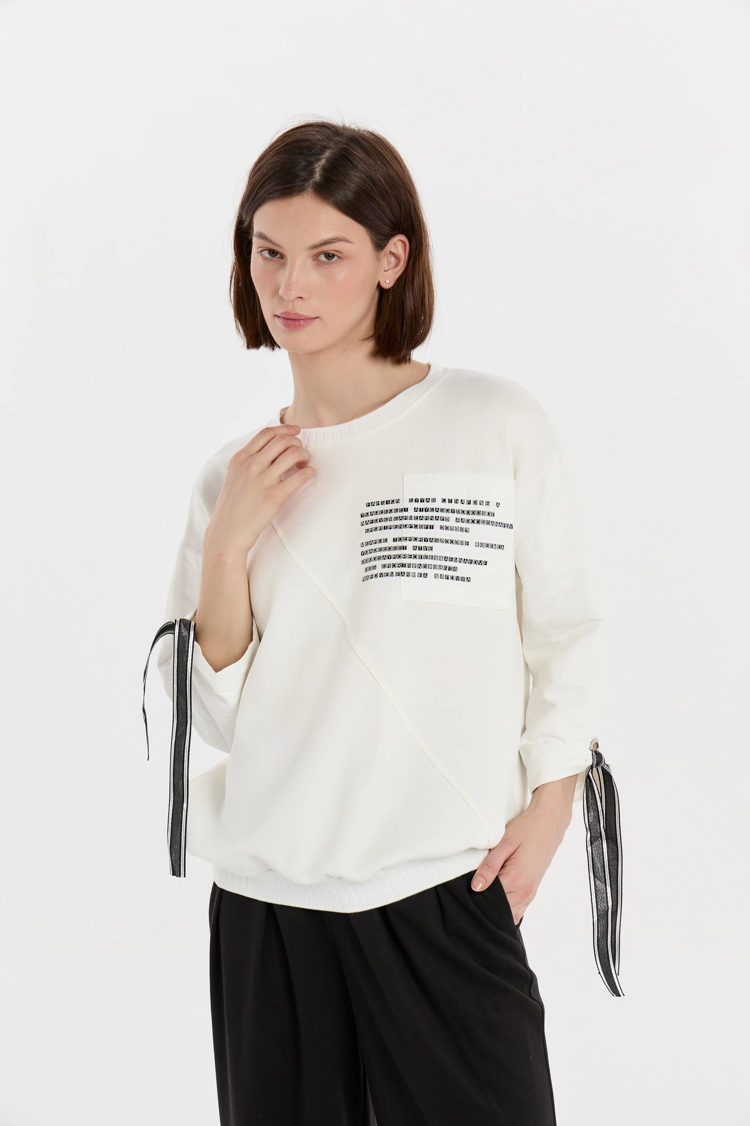 СВИТШОТ С ДЕКОРОМ купить в FASHION | Цена 3570₽