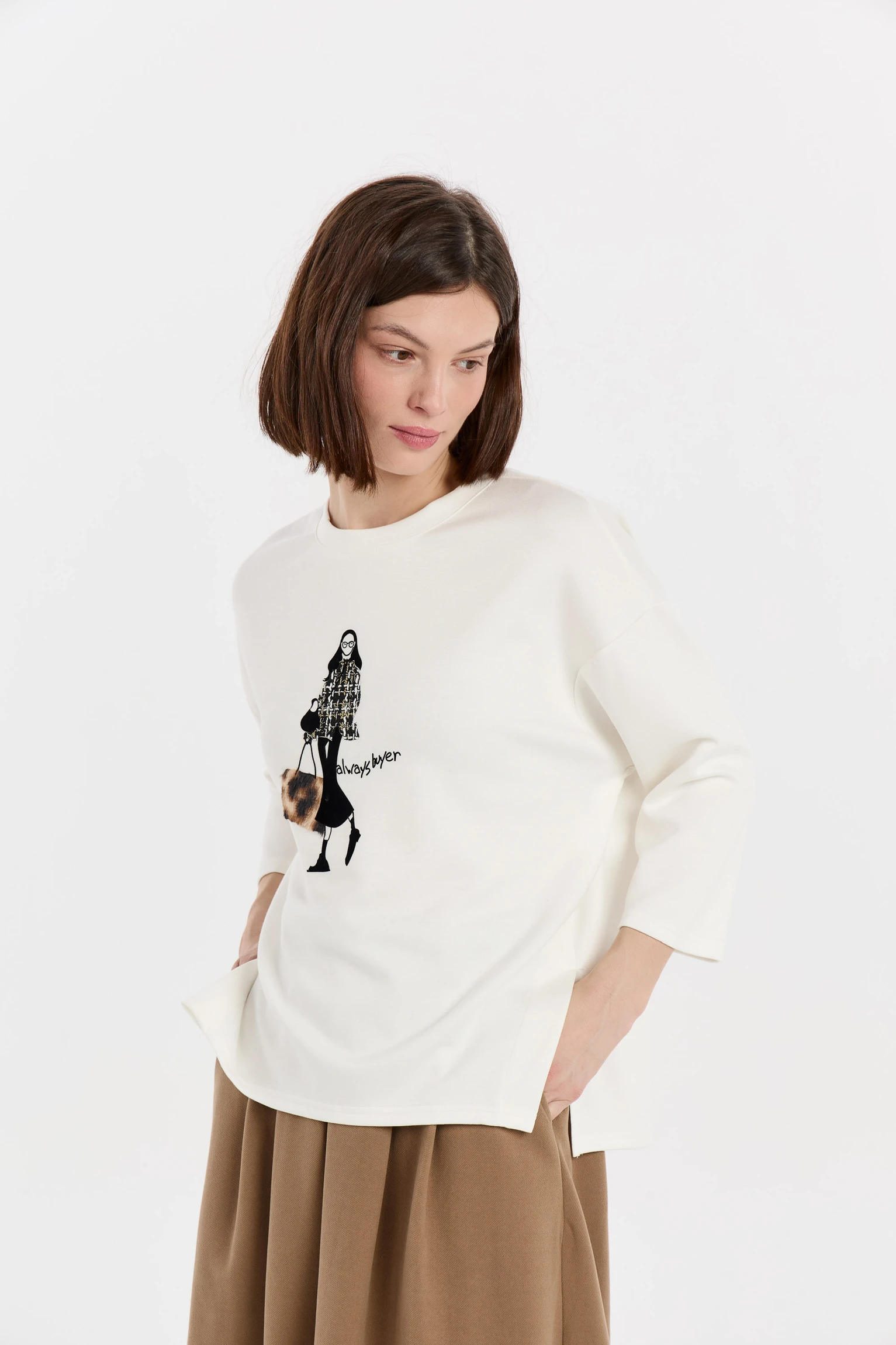 СВИТШОТ С АППЛИКАЦИЕЙ купить в FASHION | Цена 3220₽