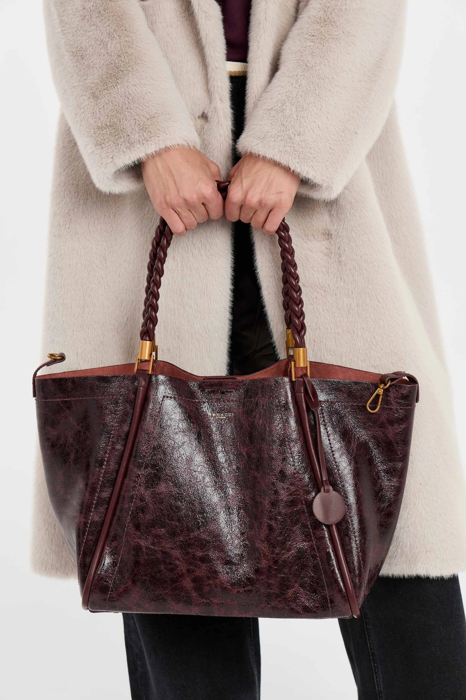 СУМКА КОЖАННАЯ С ПЛЕТЕННЫМИ РУЧКАМИ купить в ROSACCI | Цена 7700₽